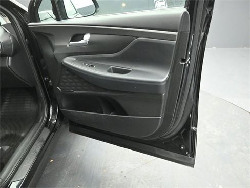Used 2019 Hyundai Santa Fe SE image 32