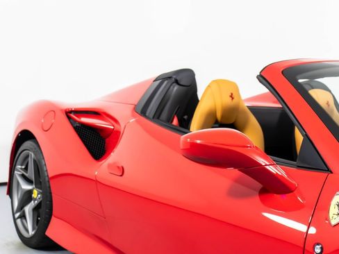 Certified 2023 Ferrari F8 Tributo RWD image 15
