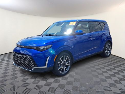 Used 2024 Kia Soul EX w/ Option Group 015 FWD image 3