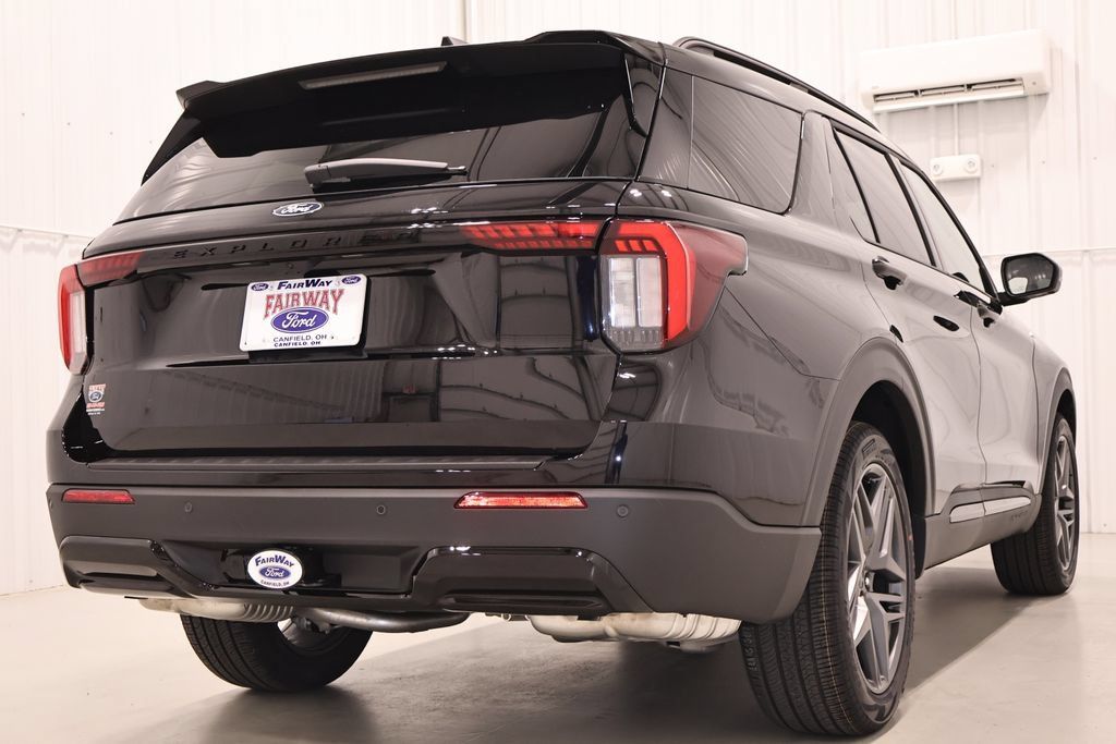 New 2027 Ford Explorer ST-Line w/ Premium Package AWD/4WD image 9