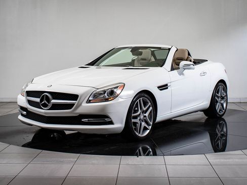 Used 2015 Mercedes-Benz SLK 250 image 2