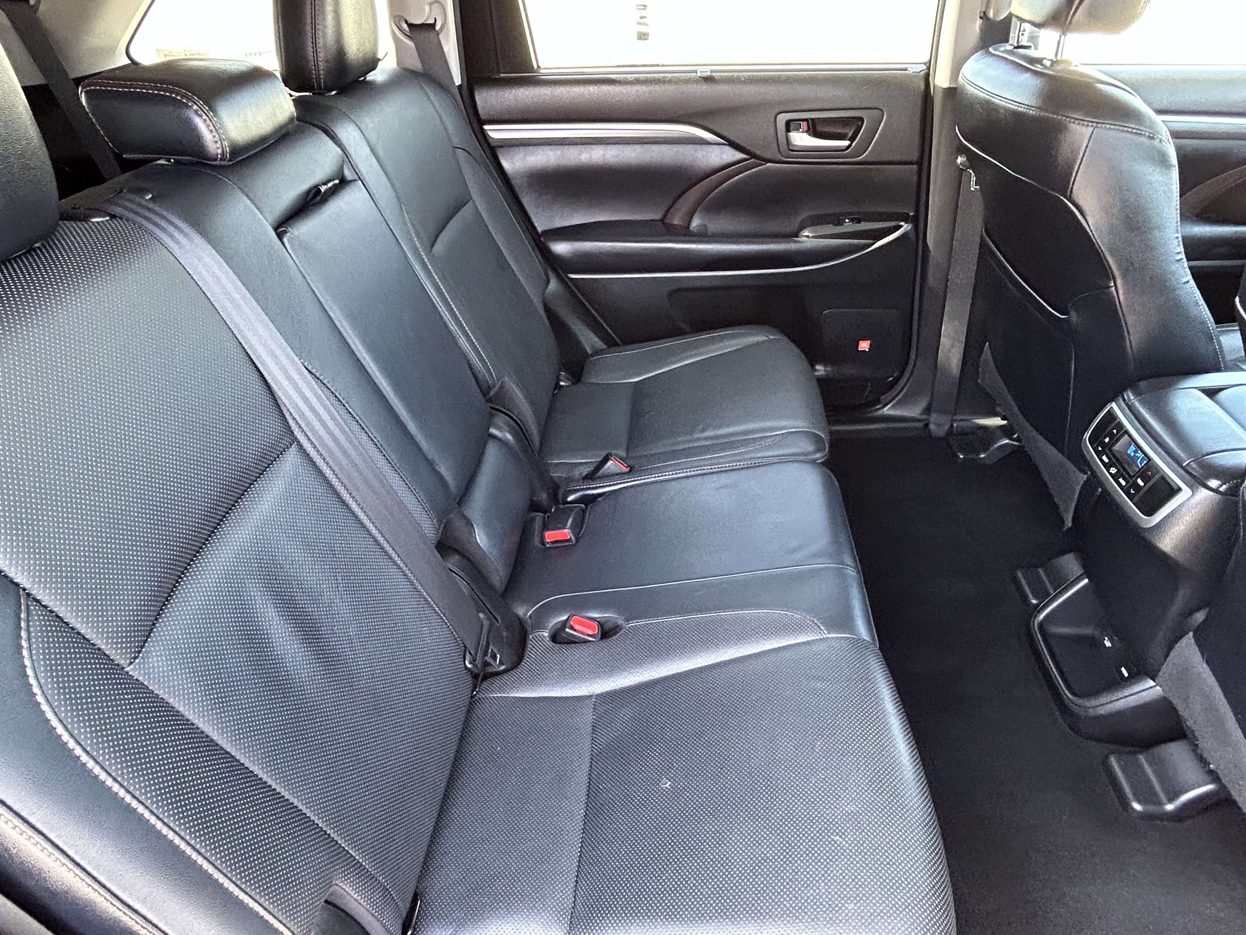 Used 2017 Toyota Highlander Limited w/ Carpet Mat Package AWD/4WD image 12