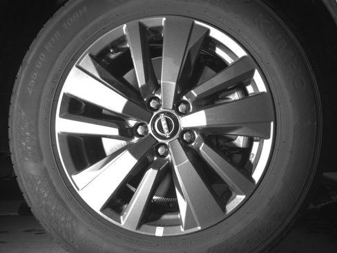 Used 2025 Nissan Pathfinder SV image 13