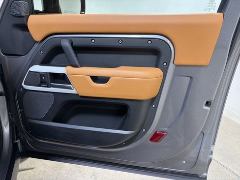 Used 2024 Land Rover Defender 90 S image 21