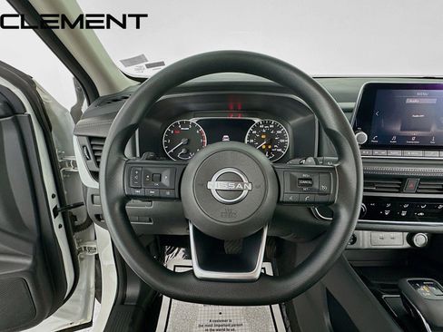 Used 2024 Nissan Rogue S image 13