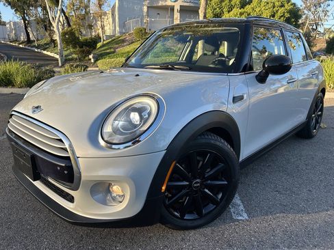 Used 2015 MINI Cooper 4-Door Hardtop image 5
