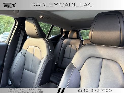 Used 2021 Volvo XC40 T5 Momentum AWD/4WD image 2