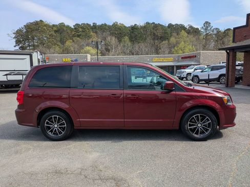 Used 2018 Dodge Grand Caravan SE FWD image 3