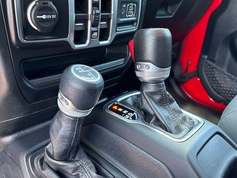 Used 2023 Jeep Wrangler Unlimited Sport AWD/4WD image 18