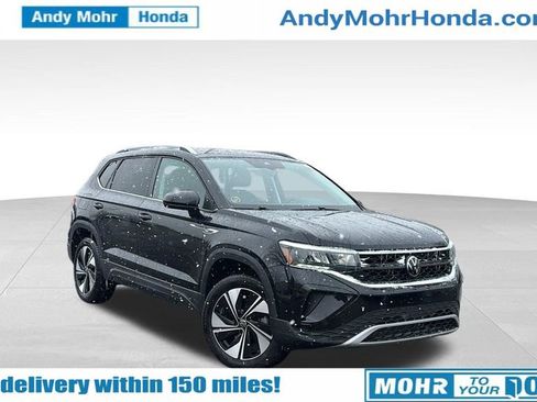 Used 2024 Volkswagen Taos SE AWD/4WD image 1