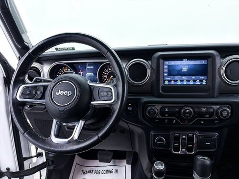 Used 2019 Jeep Wrangler Unlimited Sahara AWD/4WD image 3