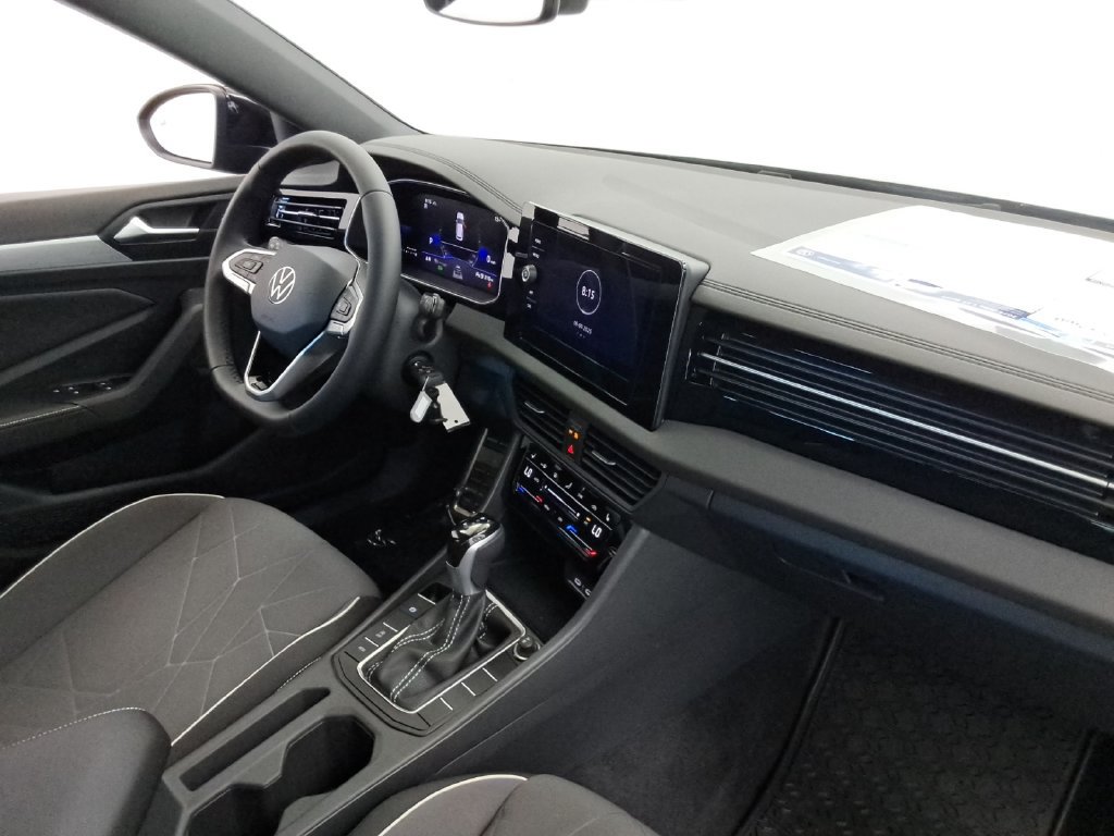 Used 2025 Volkswagen Jetta Sport FWD image 21