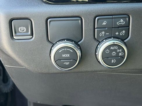 Used 2025 GMC Sierra 1500 SLT image 30