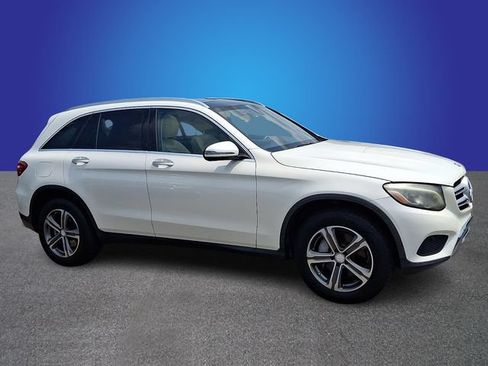 Used 2017 Mercedes-Benz GLC 300 image 3
