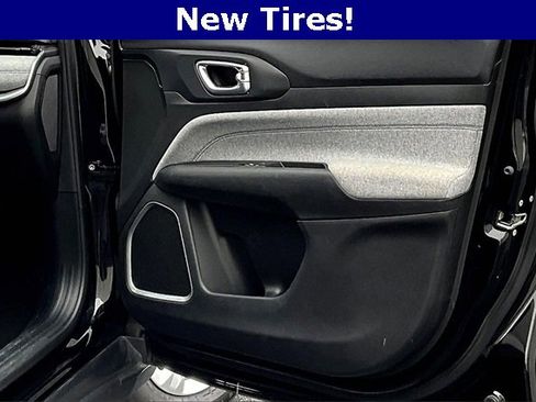 Used 2024 Jeep Compass Latitude image 29