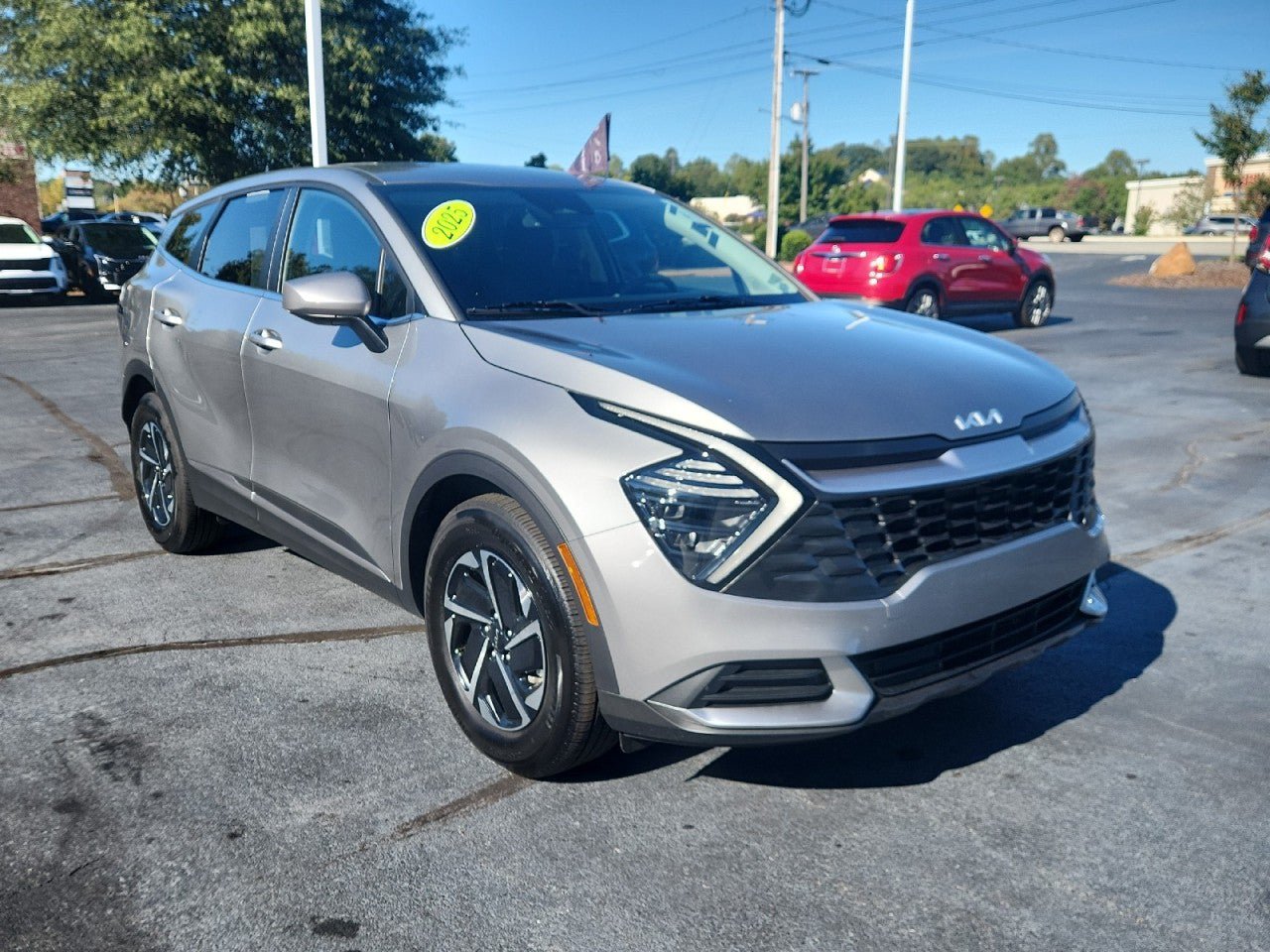 Certified 2025 Kia Sportage LX FWD image 1