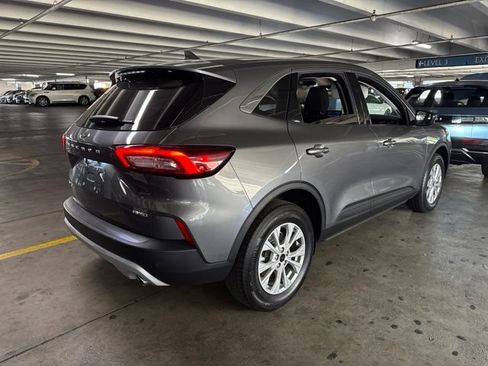 Used 2023 Ford Escape Active AWD/4WD image 3