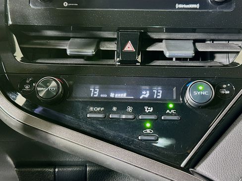 Used 2024 Toyota Camry SE image 21