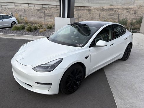 Used 2022 Tesla Model 3 Long Range AWD/4WD image 4