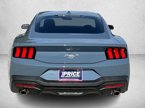 Used 2025 Ford Mustang Coupe RWD image 4