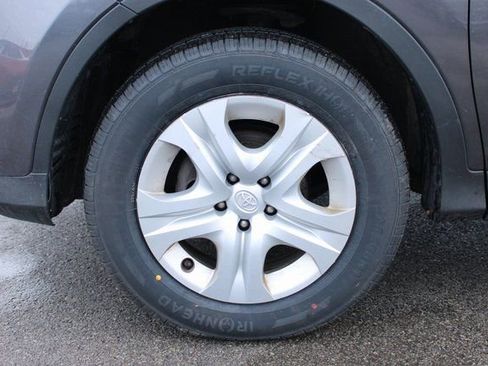 Used 2015 Toyota RAV4 LE image 31