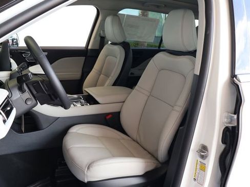 New 2026 Lincoln Aviator 2WD image 12