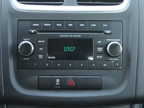 Used 2013 Dodge Avenger SE image 15