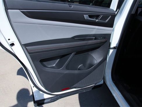 New 2026 Volkswagen Atlas Peak Edition image 29