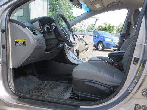 Used 2012 Hyundai Elantra GLS FWD image 10
