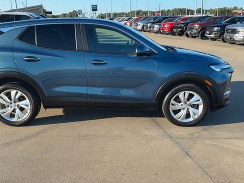 Used 2024 Buick Encore GX Preferred image 2