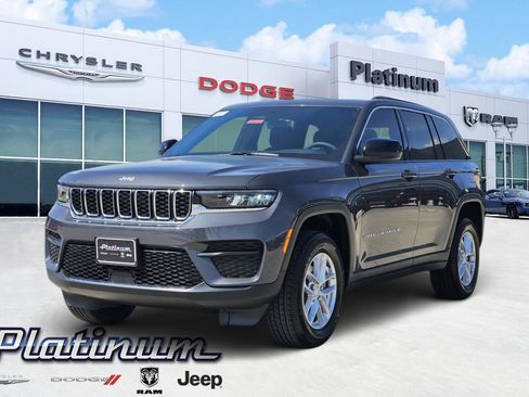 New 2026 Jeep Grand Cherokee Laredo image 2