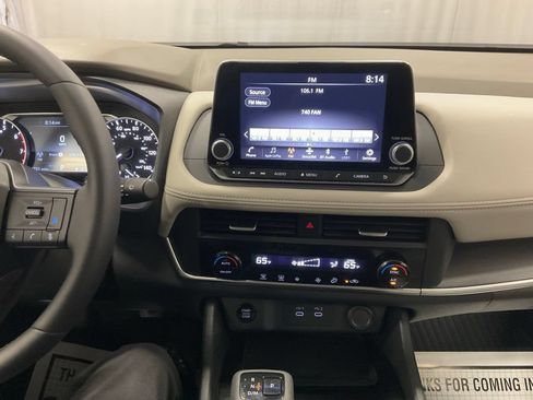 Used 2025 Nissan Rogue SV AWD/4WD image 24