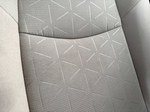 Used 2021 Toyota RAV4 XLE w/ Convenience Package FWD image 6
