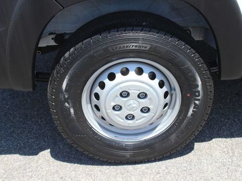 Used 2025 RAM ProMaster 2500 w/ Convenience Group FWD image 30