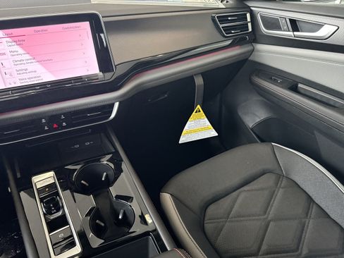 New 2026 Volkswagen Atlas Peak Edition AWD/4WD image 16
