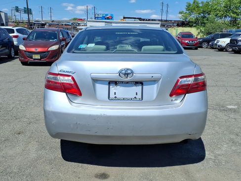 Used 2009 Toyota Camry LE FWD image 5