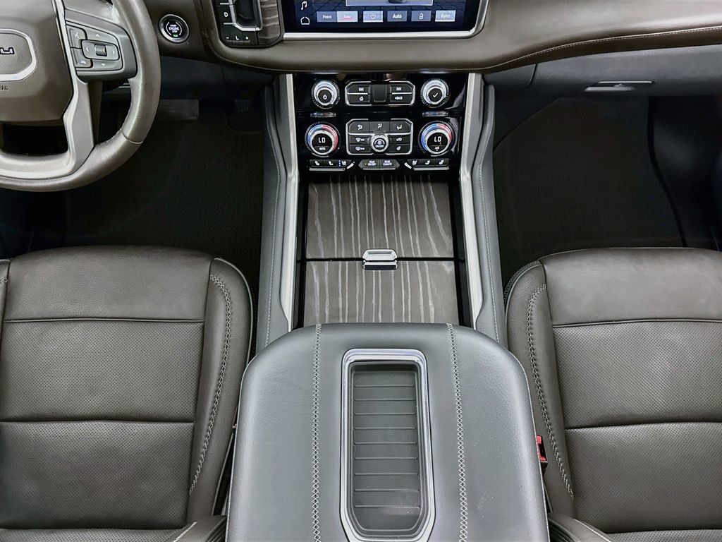 Used 2023 GMC Yukon XL Denali w/ Denali Reserve Package AWD/4WD image 16