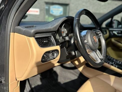 Used 2018 Porsche Macan Sport Edition image 12