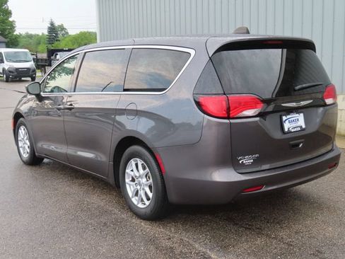 Used 2023 Chrysler Voyager LX FWD image 7