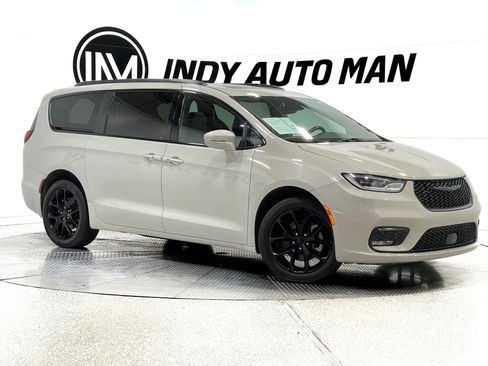 Used 2021 Chrysler Pacifica Limited w/ S Appearance Package AWD/4WD image 2