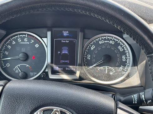 Used 2016 Toyota Tacoma SR5 w/ SR5 Appearance Package (SN) RWD image 29