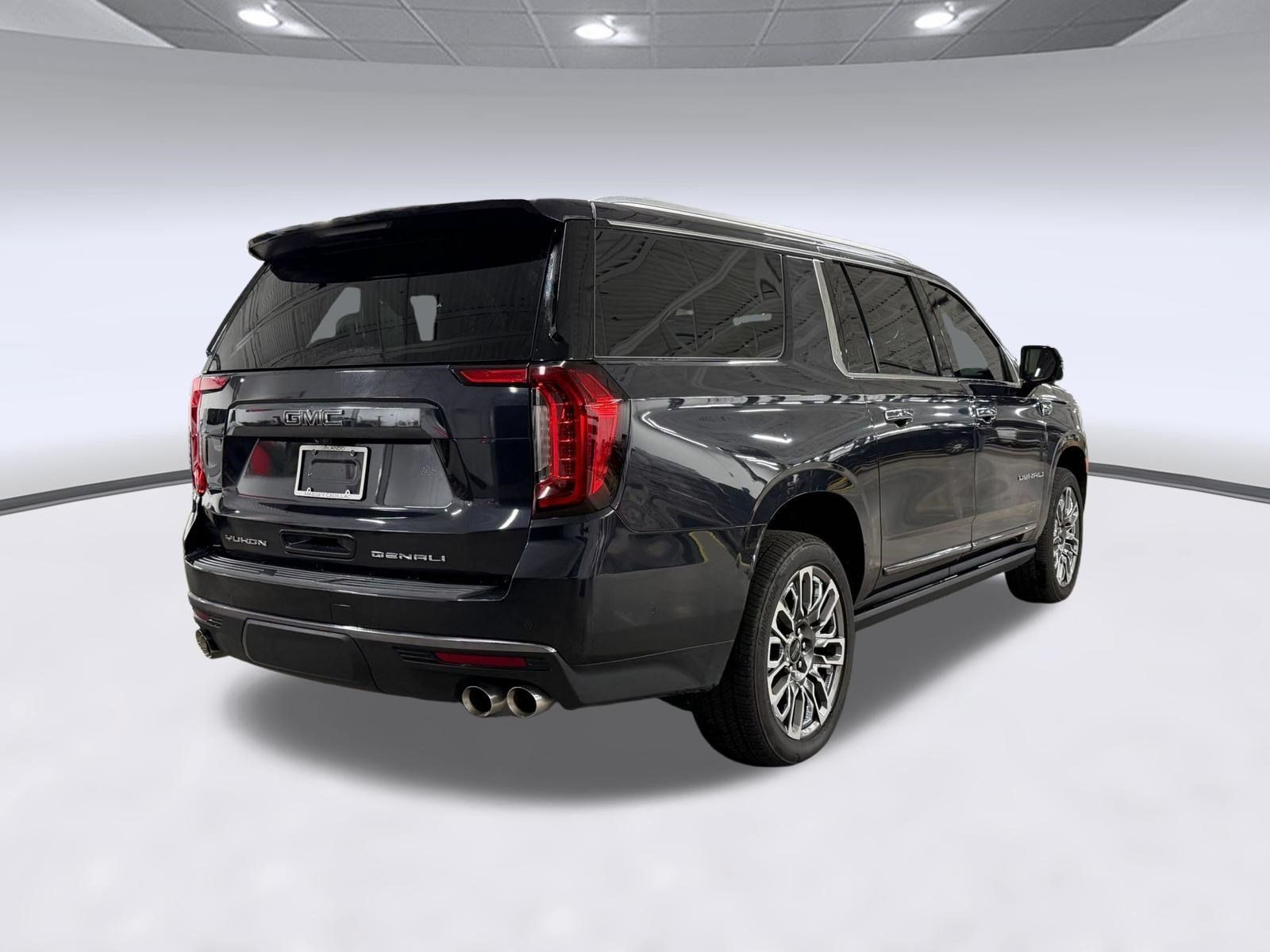 Used 2023 GMC Yukon XL Denali Ultimate AWD/4WD image 9