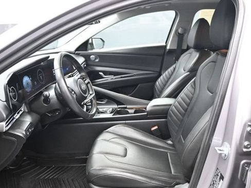 Used 2025 Hyundai Elantra Limited FWD image 7