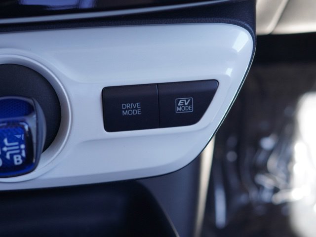 Used 2018 Toyota Prius Two w/ Prius Two Safety Plus Package FWD image 33