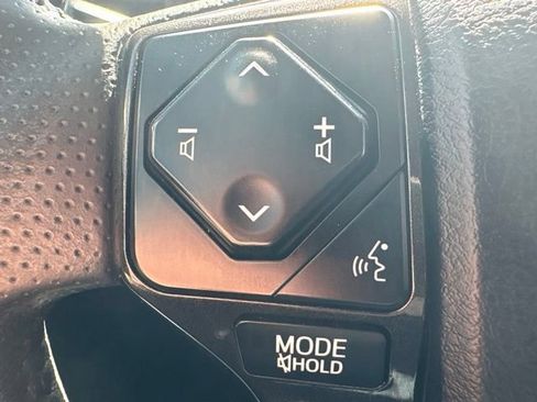 Used 2020 Toyota 4Runner TRD Off-Road AWD/4WD image 28