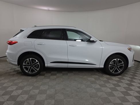 Certified 2025 Audi Q5 Premium w/ Convenience Package AWD/4WD image 8