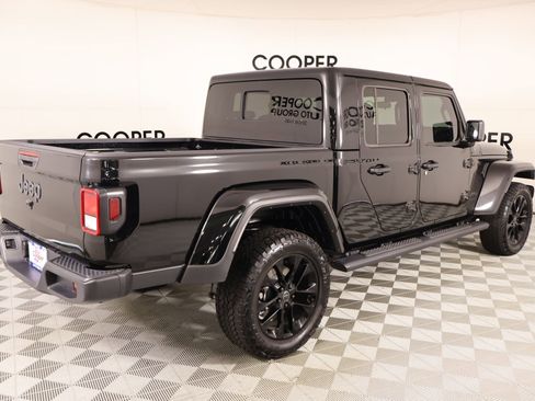 Used 2025 Jeep Gladiator Sport image 19