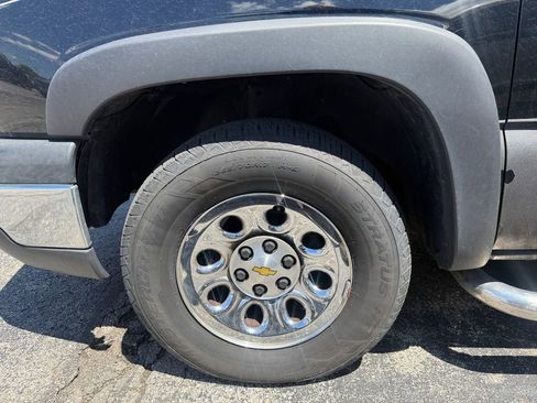 Used 2006 Chevrolet Avalanche Z71 w/ Sun And Sound Package AWD/4WD image 11