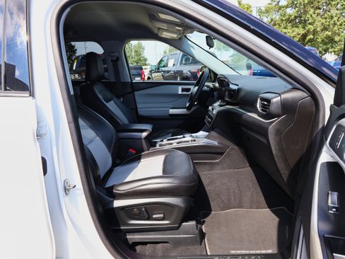 Used 2022 Ford Explorer XLT w/ Equipment Group 202A image 27