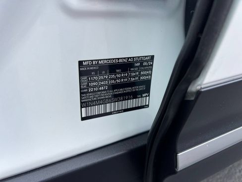 Used 2025 Mercedes-Benz GLB 250 image 29